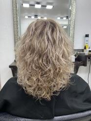 Наращивание волос в итальянской технике! München! За несколько часов вы можете изменить полностью свой образ: увеличить длину волос, густоту волос, с помощью донорских волос совершенно не нанося вред своим волосам. ... image 6