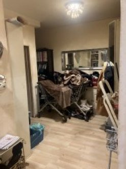 Сдается комната меблированная с интернетом в двухкомнатной квартире в центре города в районе одной женщине с Украины.