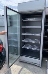 Морозильный шкаф JBG-2 SNF 0, 795 с собственной холодильной установкой Морозильный шкаф JBG-2 SNF 0,795 имеет свой энергосберегающий агрегат, установленный сверху устройства. Эффективным методом охлаждения и хранения продукта в замороженном виде является принудительная циркуляция воздуха с помощью вентилятора. ...