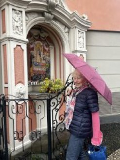 Я Екатерина, 75 лет, живу в Берлине, из Киева, дети мои здесь живут, внучка родившееся здесь, но уже взрослая. Была бы рада знакомству с интересным человеком который увлекается театрами, музеями, поездками и прогулками, и времяпровождением на даче. ...