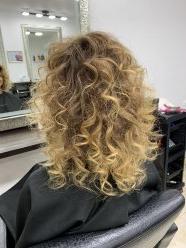 Наращивание волос в итальянской горячей технике! Таким способом за несколько часов вы можете изменить полностью свой образ: увеличить длину волос, густоту волос, с помощью донорских волос совершенно не нанося вред своим волосам. ... image 4