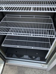 Морозильный шкаф JBG-2 SNF 0, 795 с собственной холодильной установкой Морозильный шкаф JBG-2 SNF 0,795 имеет свой энергосберегающий агрегат, установленный сверху устройства. Эффективным методом охлаждения и хранения продукта в замороженном виде является принудительная циркуляция воздуха с помощью вентилятора. ... image 4